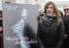 La campagna nuda di Elisabetta Canalis per la PETA continua a Milano