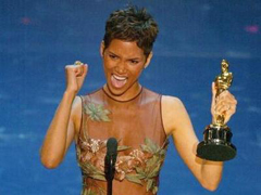 Anche Halle Berry tra i presentatori della notte degli Oscar 2012